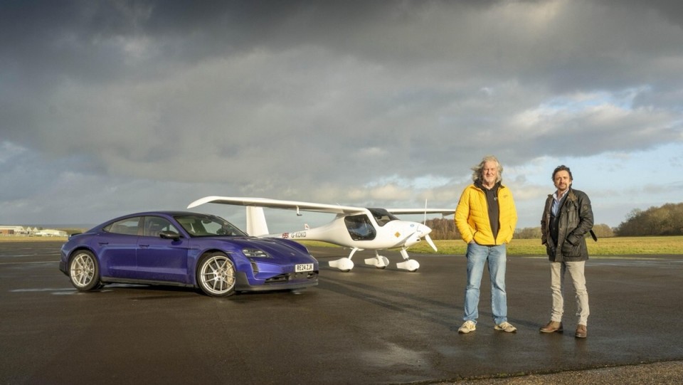 地空对决——保时捷 Taycan Turbo GT 挑战电动飞机