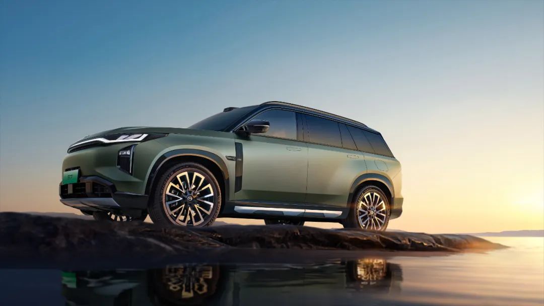 同为大五座SUV，传祺向往S7和理想L6，谁是更懂家庭出行的超值之选？