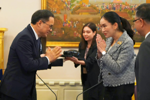 长安汽车罗勇工厂投产，朱华荣拜会泰国总理佩通坦