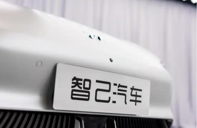 智己汽车，正面临三重绞杀