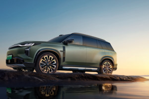 同为大五座SUV，传祺向往S7和理想L6，谁是更懂家庭出行的超值之选？