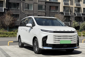 10万级MPV之争，上汽大通G50混动和广汽传祺M6 PRO谁更强？