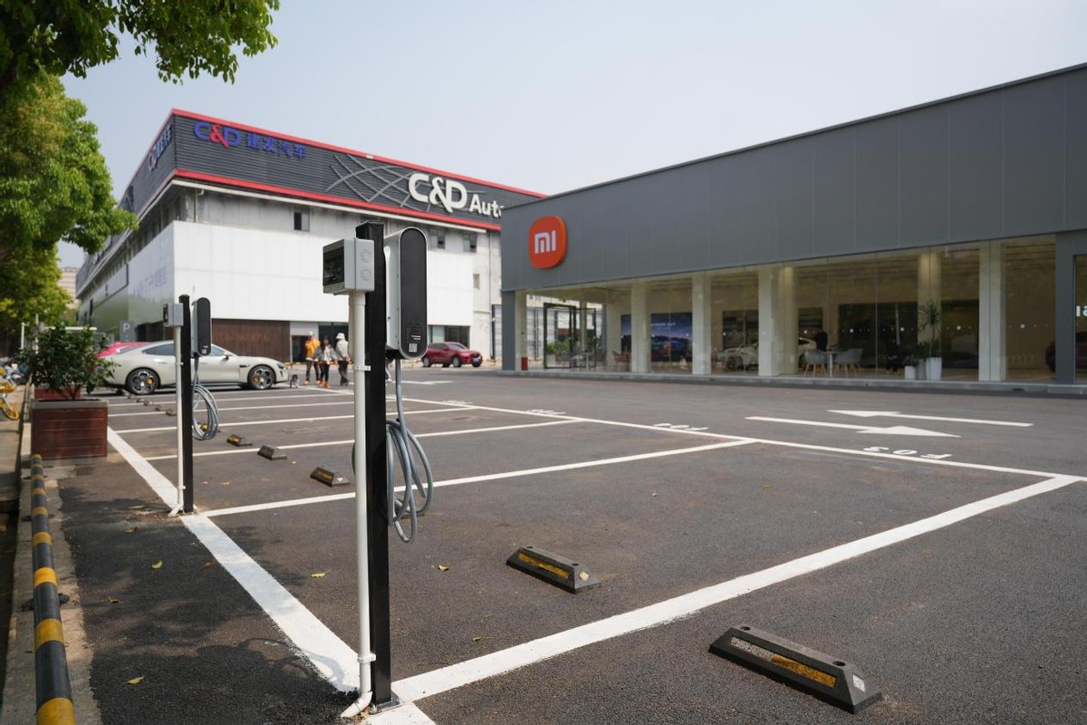 销售售后一体！小米汽⻋昆明日新东路店营业