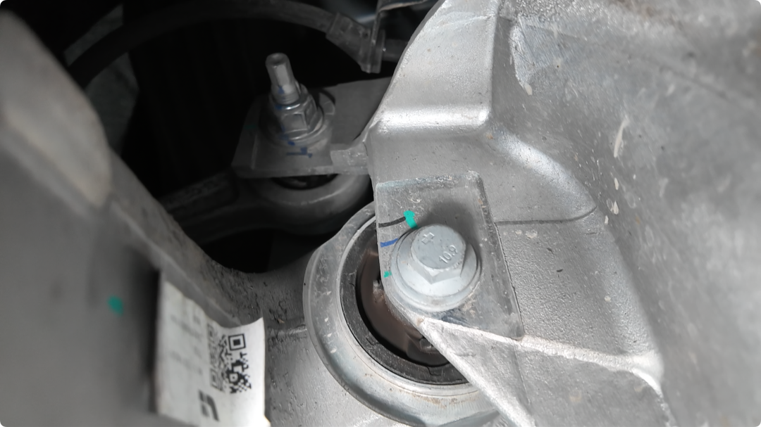 理想MEGA拆车：底盘满眼铝合金，这辆MPV真舍得下本儿！