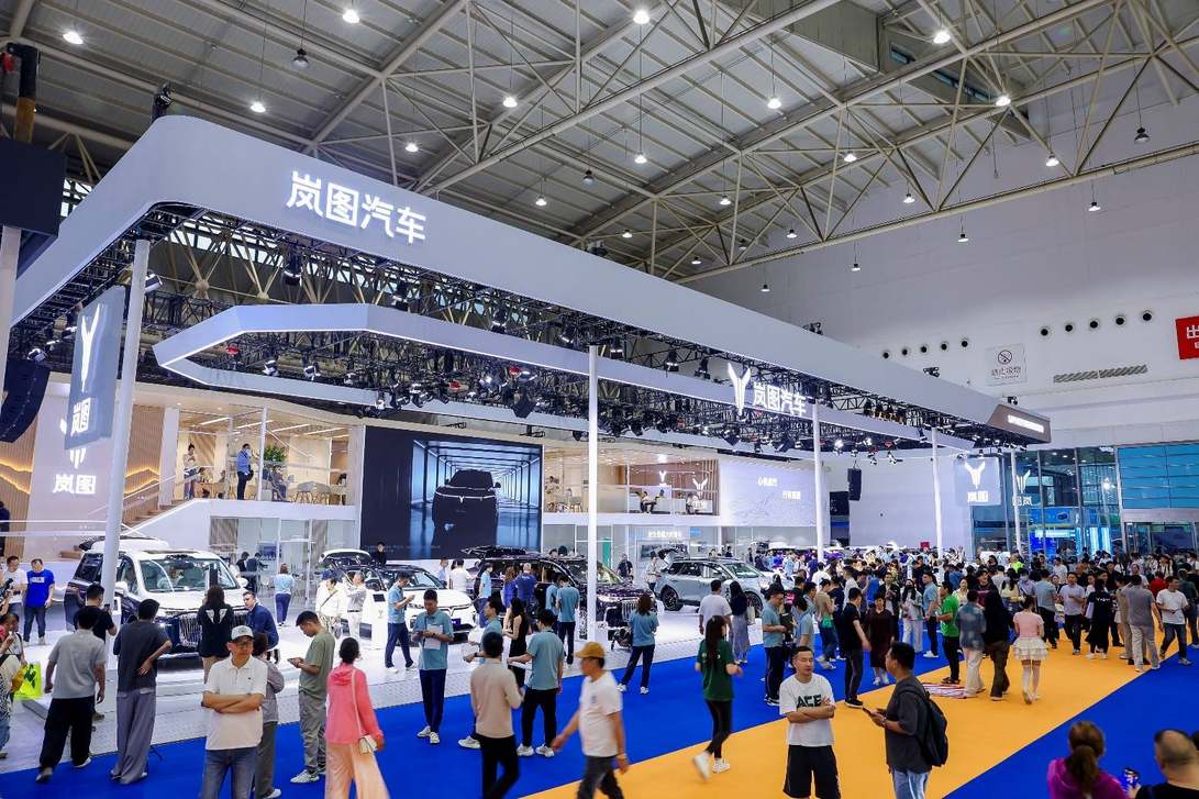 岚图FREE+登陆华中国际汽车展览会