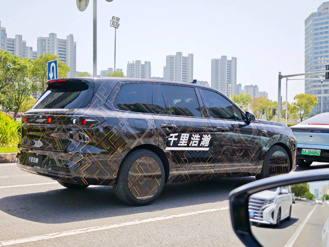 【E汽车】吉利银河全新旗舰SUV谍照曝光