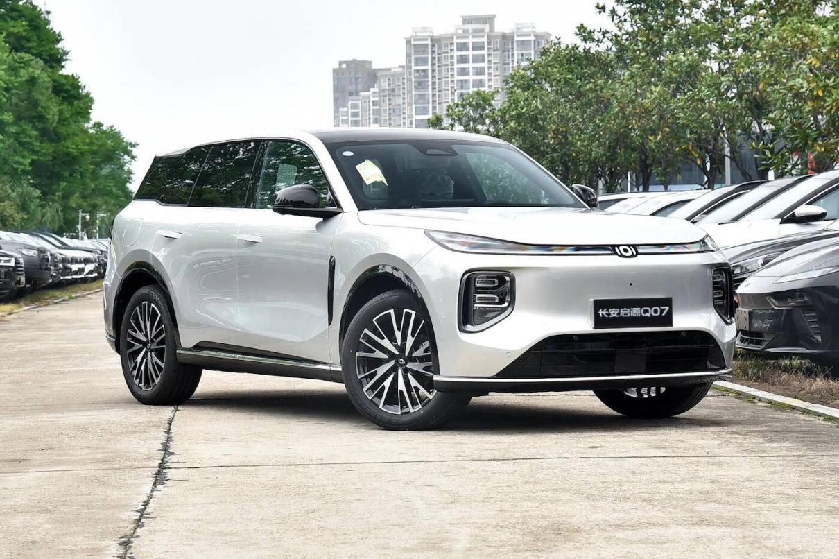 长安启源Q07新‏‏增‏‏车型上市‏ 售12.98万元起