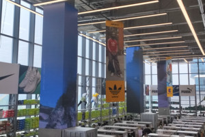 再添新地标！联诚发LED屏点亮泰安荟品仓城市奥莱广场