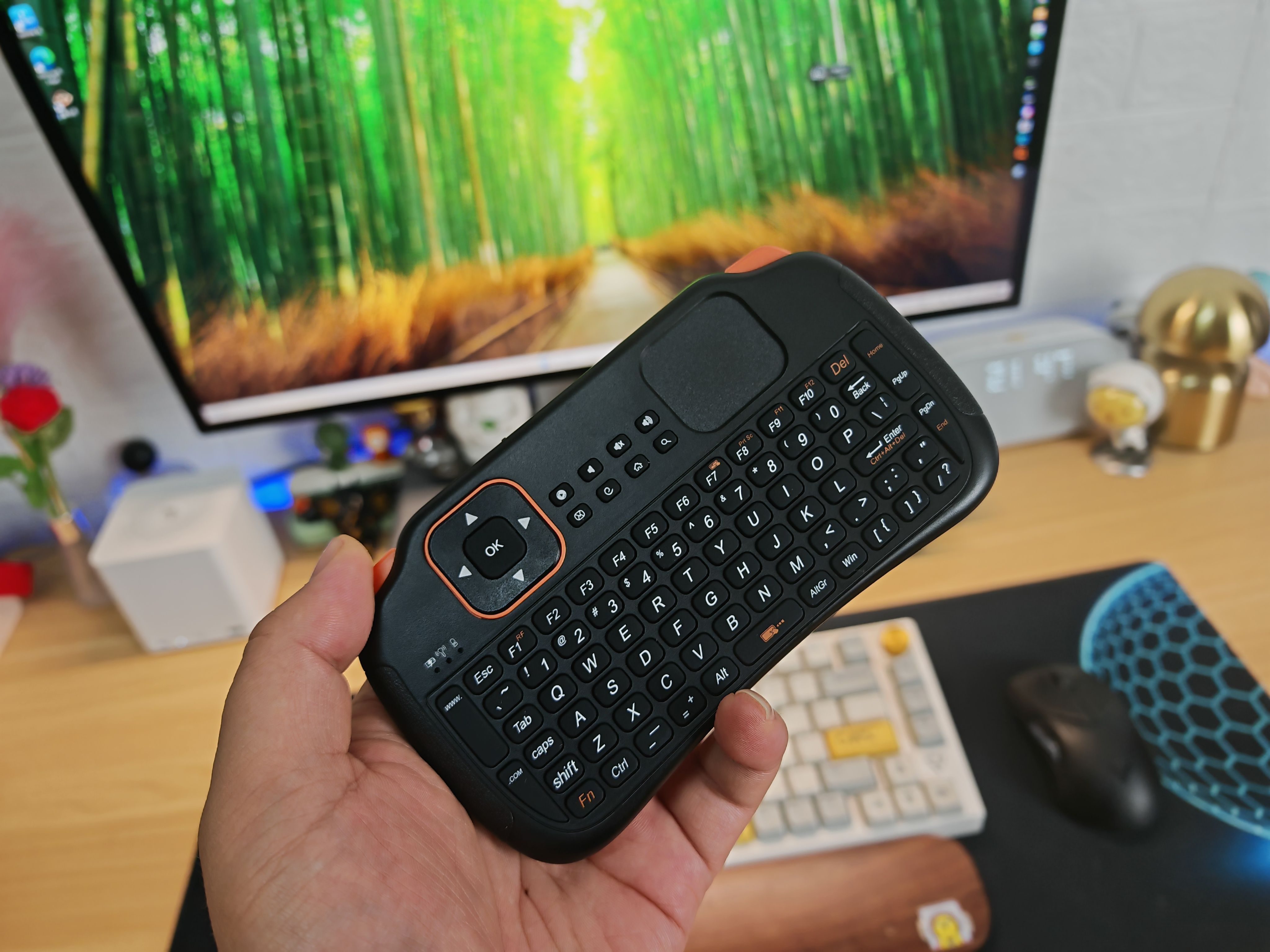 零刻ME mini：迷你主机与NAS结合，体验轻办公与家庭存储的便捷