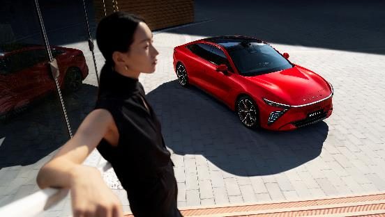 为年轻护航！全新 2025 款星纪元 ES 纯电 18.98 万元起无畏出发！