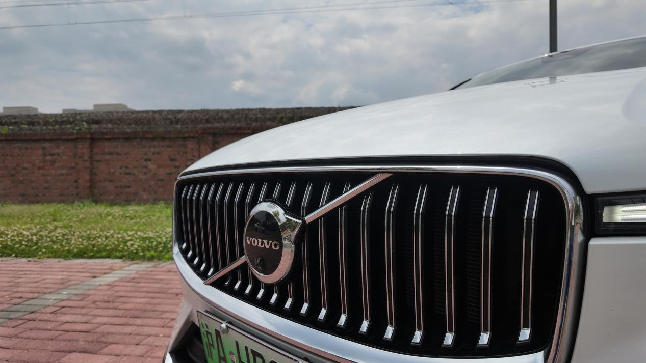 试驾沃尔沃XC60 T8：西装暴徒的温柔陷阱