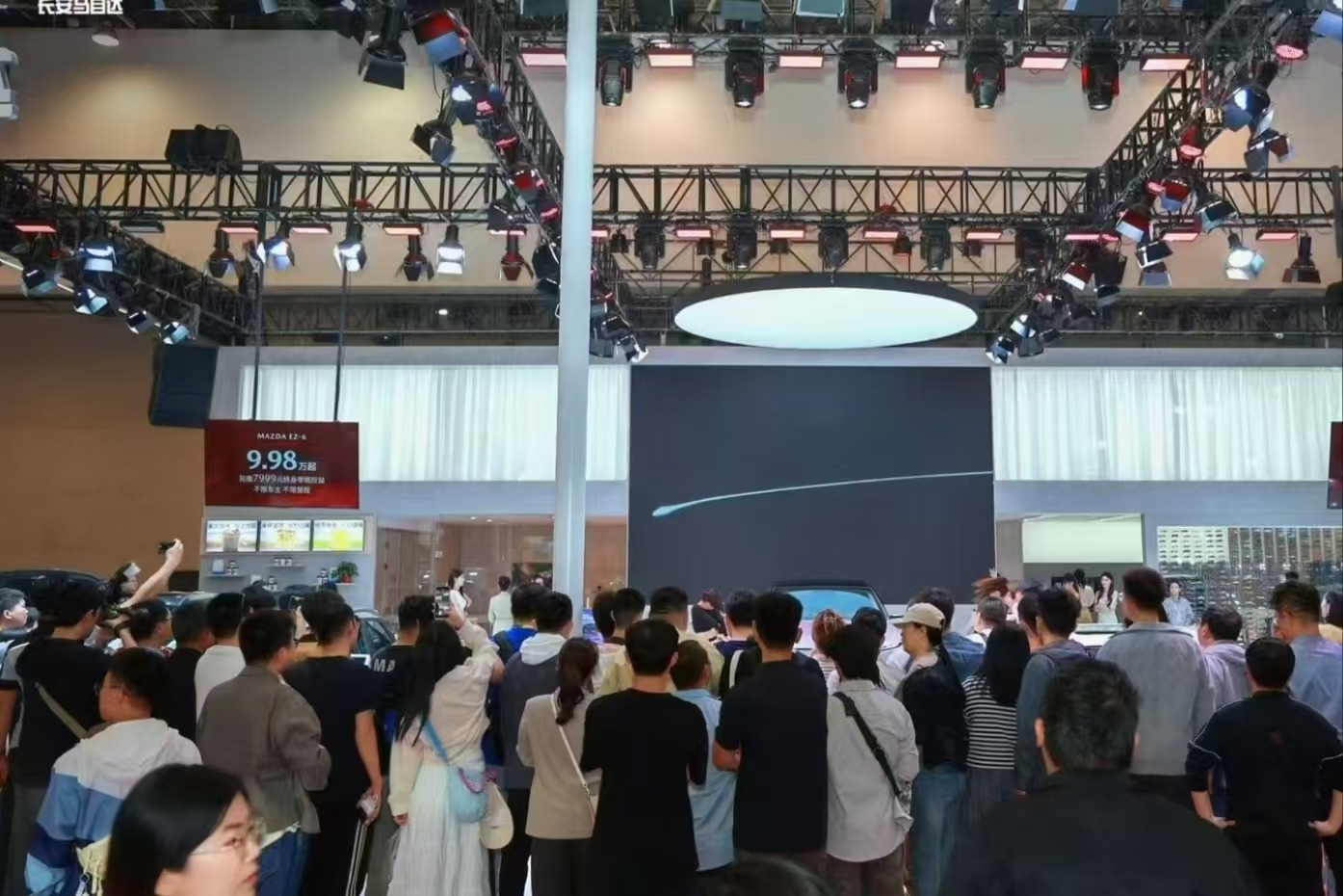 2025青岛车展：长安马自达展台闪耀，EZ-60领衔登场