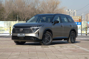 日系大六座SUV，全系2.0T+采埃孚9AT，车长超5米1，实拍日产探陆