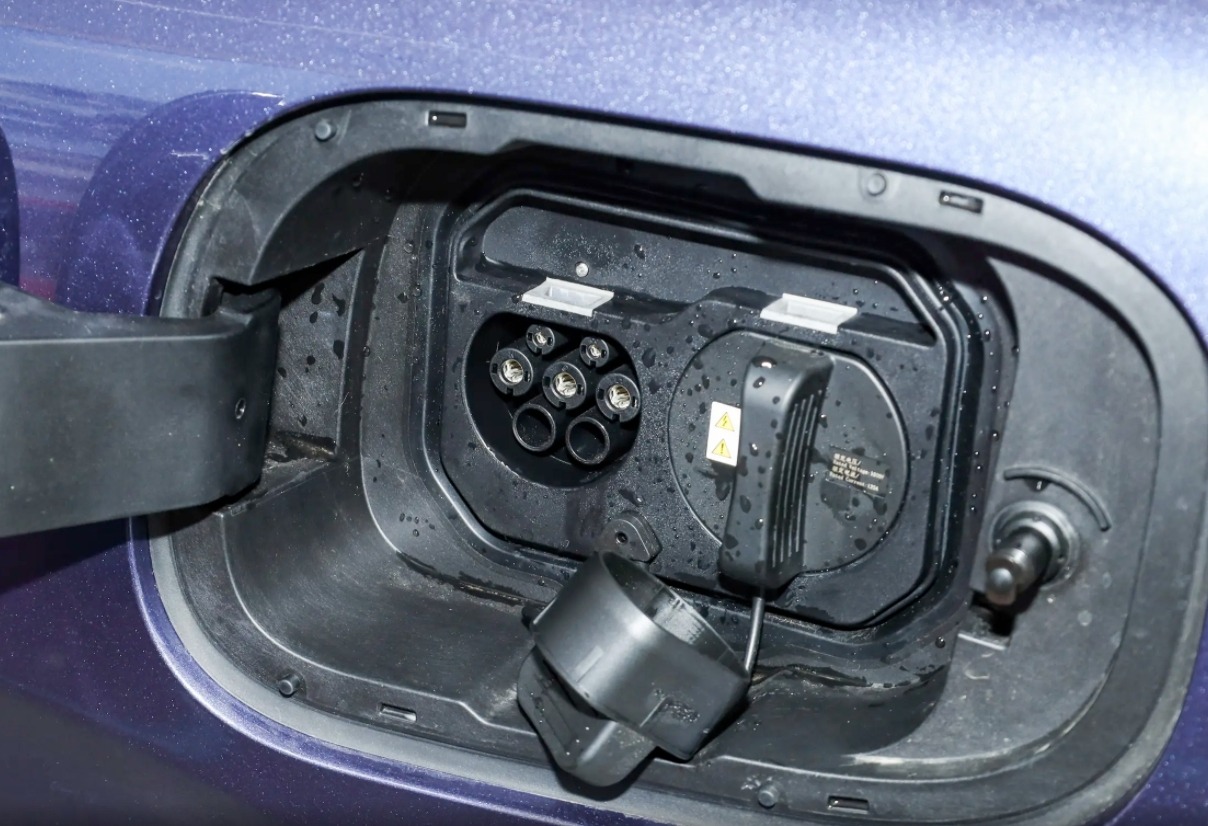 宝骏享境PHEV，12万级插混轿车，标配荷兰KONI软硬可调减震