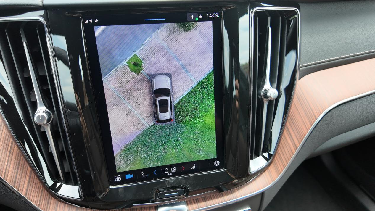 试驾沃尔沃XC60 T8：西装暴徒的温柔陷阱