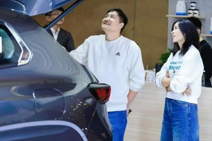 2025青岛车展：长安马自达展台闪耀，EZ-60领衔登场