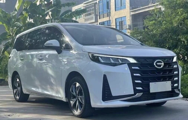 省油、能装、长续航，新能源混动与传统燃油MPV该怎么选？