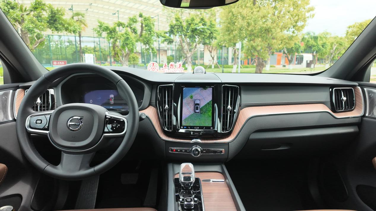 试驾沃尔沃XC60 T8：西装暴徒的温柔陷阱