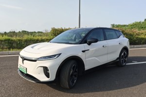 岚图知音：底盘质感拿高分，动力/踏板略廉价，绷不住20万元价位