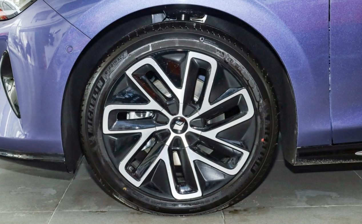 宝骏享境PHEV，12万级插混轿车，标配荷兰KONI软硬可调减震