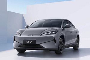 9.88万起！比亚迪e7上市，网约车司机狂喜，燃油车慌了？
