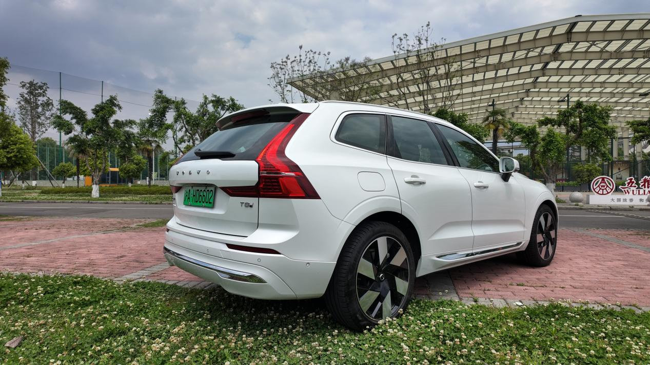 试驾沃尔沃XC60 T8：西装暴徒的温柔陷阱