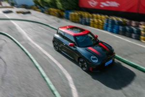 电动 MINI JCW，智能驾趣的极致演绎
