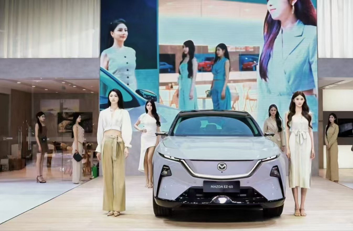 2025青岛车展：长安马自达展台闪耀，EZ-60领衔登场