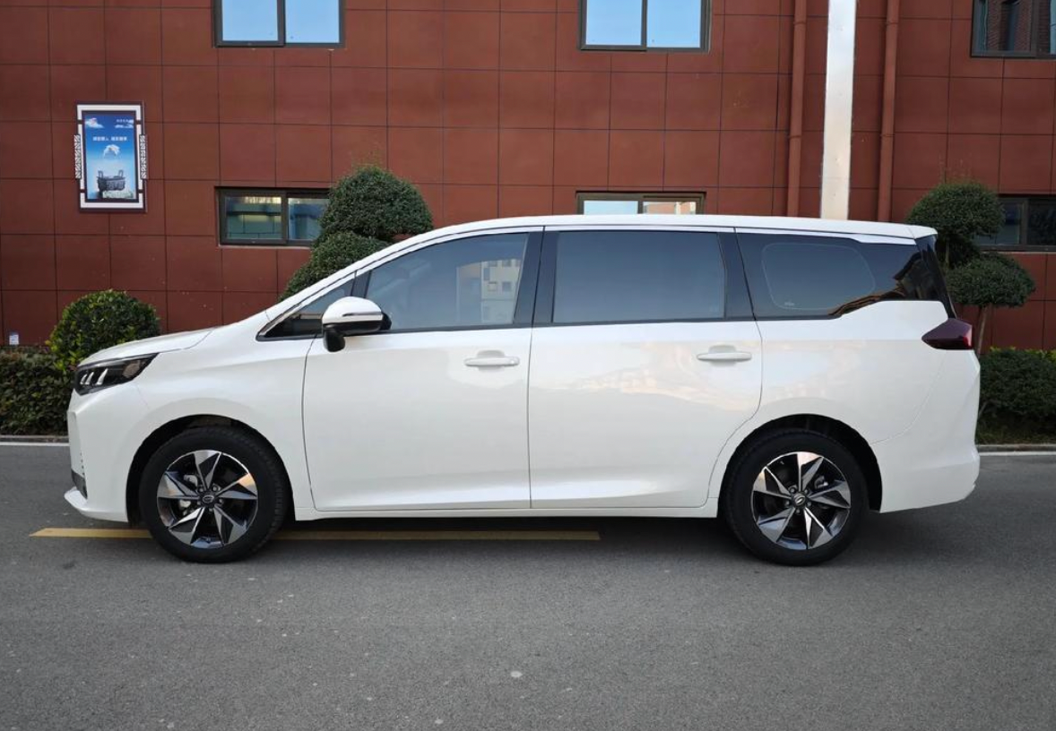 放大招！这款低油耗、大空间的10万级MPV，实力碾压传祺M6