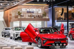 升级高通骁龙8295P芯片 全新2025款星纪元ES纯电上市售18.98万起