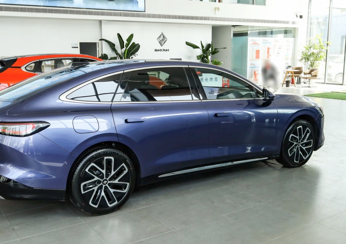 宝骏享境PHEV，12万级插混轿车，标配荷兰KONI软硬可调减震