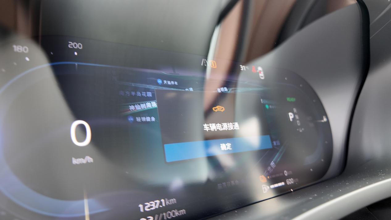 试驾沃尔沃XC60 T8：西装暴徒的温柔陷阱