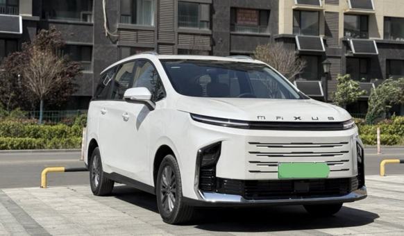 省油、能装、长续航，新能源混动与传统燃油MPV该怎么选？