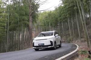 一年省1万油费！10万级混动MPV正面PK传祺M6 PRO