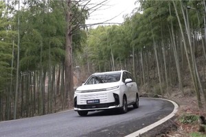 混动 MPV 打破价格与技术壁垒，行业要变天？