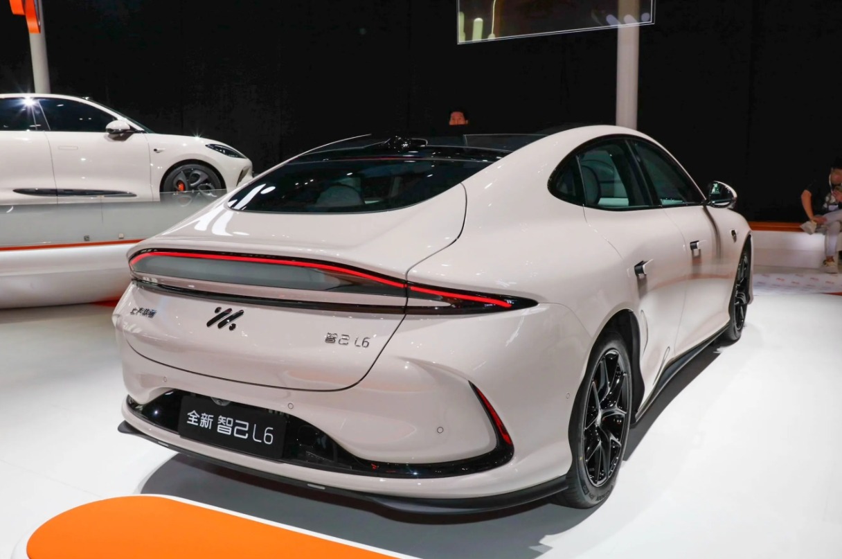 2025款智己L6，400V架构改为800V，但加速变慢，续航变短