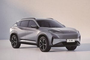 纯电续航520km！示界06上市 限时先享价10.88万元