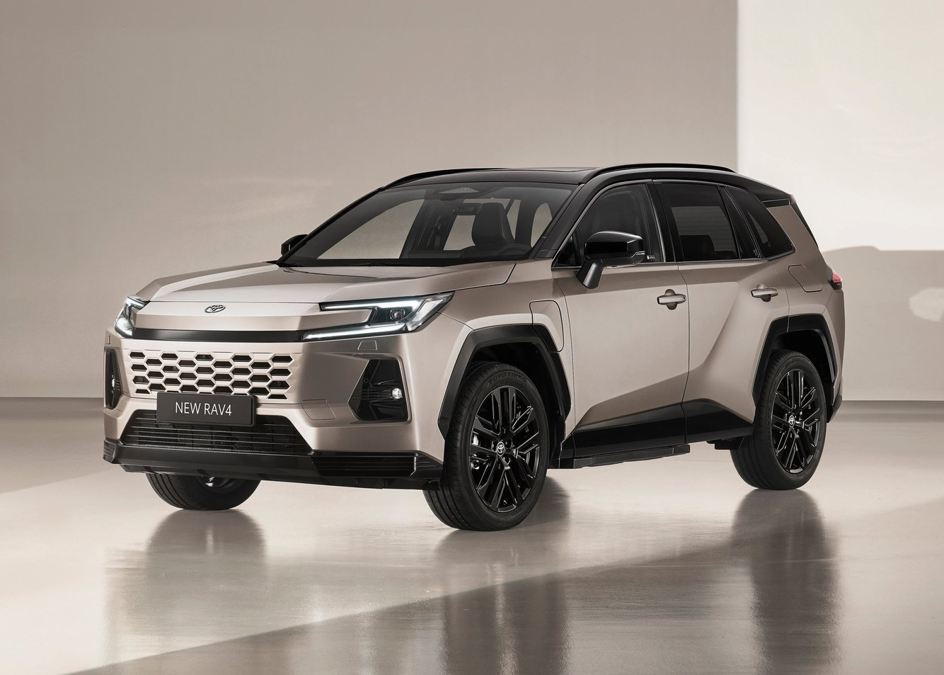 丰田第六代RAV4发布，取消纯燃油版本，设计大胆考验消费者审美