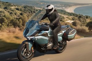 全新宝马R1300RT设计太超前