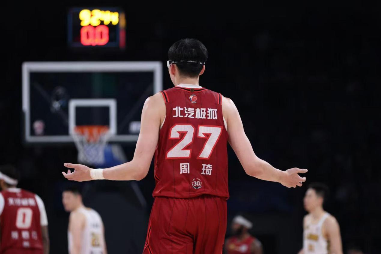 穿上战袍、开上极狐，北汽男篮点燃这座城，zheì就是北京力量！