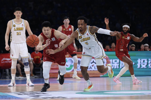 穿上战袍、开上极狐，北汽男篮点燃这座城，zheì就是北京力量！