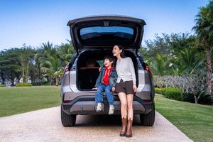 15 万级家庭 SUV，百公里油耗3L级别，吉利银河 L7值不值闭眼入？