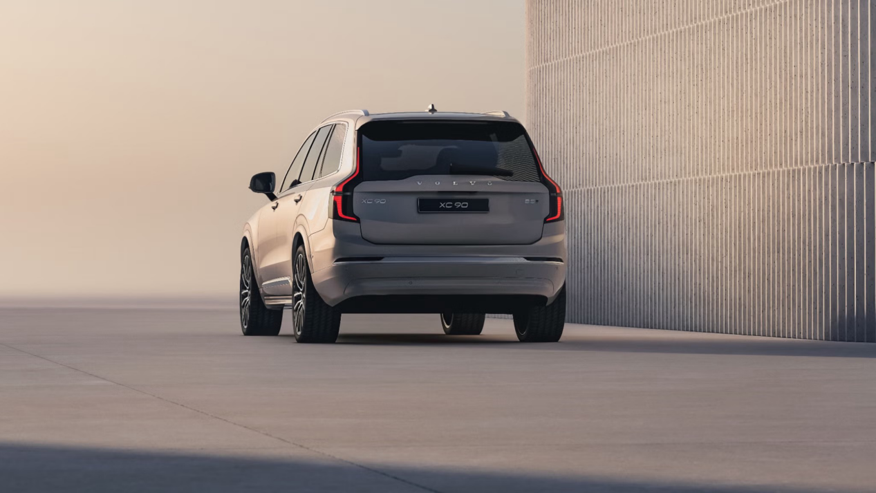上汽奥迪Q6 quattro纪念版VS沃尔沃XC90：家用豪华谁更值得入手？