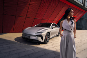 2025款东风奕派eπ007：一辆车的搭子式进化论