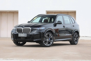 实拍宝马X5，轴距超3米1，入门配2.0T+8AT动力，选它还是新势力？
