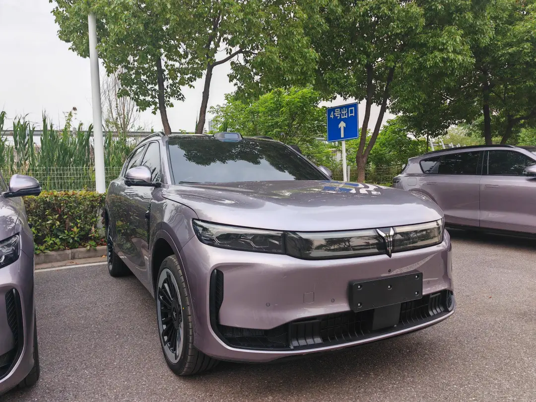 【E汽车】岚图FREE+内饰实车图曝光