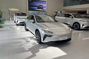 2025款eπ007上市11.59万元起，配置升级，配544马力/续航1230km