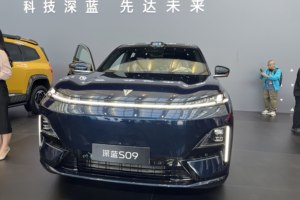 深蓝S09补贴后20.49万起，冰箱彩电沙发齐活，只需要理想L9的一半价格！