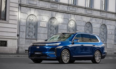 AI科技大六座旗舰SUV，吉利银河M9惊艳亮相米兰
