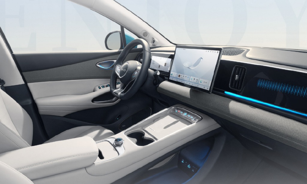 对比海狮05 EV，自带法系基因的示界06胜算几何？
